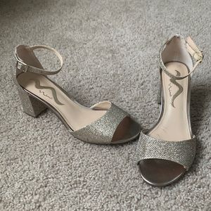 Nina size chunky heel